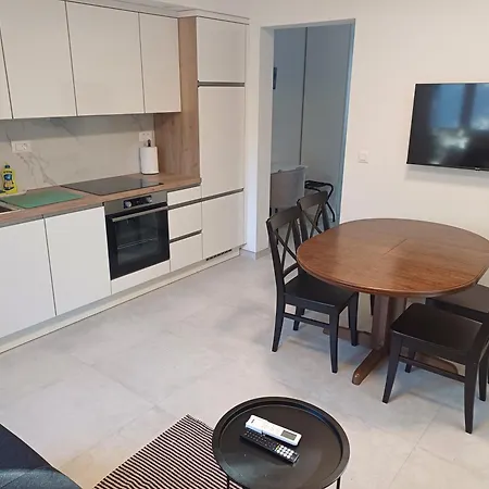 Tiziana Apartament Pinezići